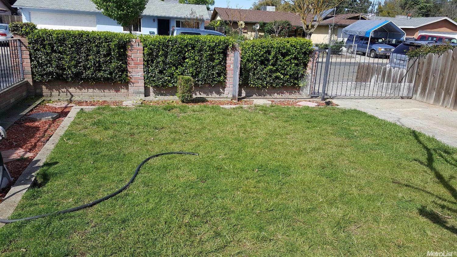 825 Snead Dr, Modesto, CA 95351 photo 2