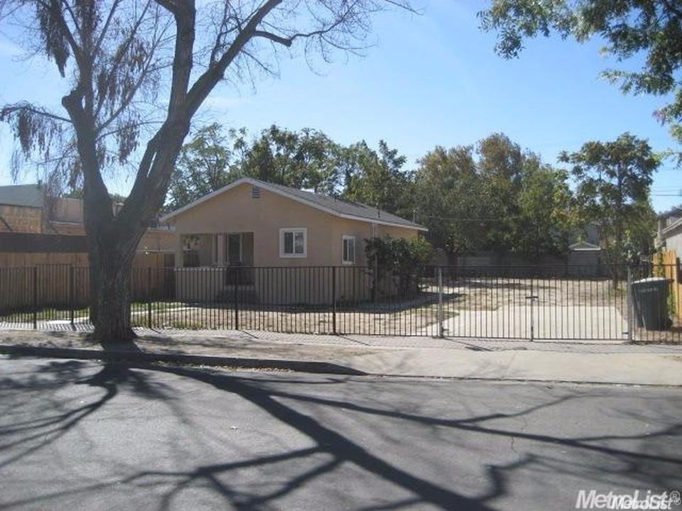 811 3rd St, Modesto, CA 95351 photo 2