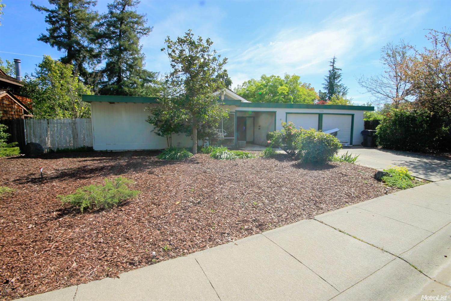 2608 Corona Dr, Davis, CA 95616 photo 2