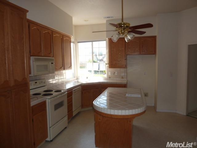 916 S Willow Ave, Manteca, CA 95337 photo 6