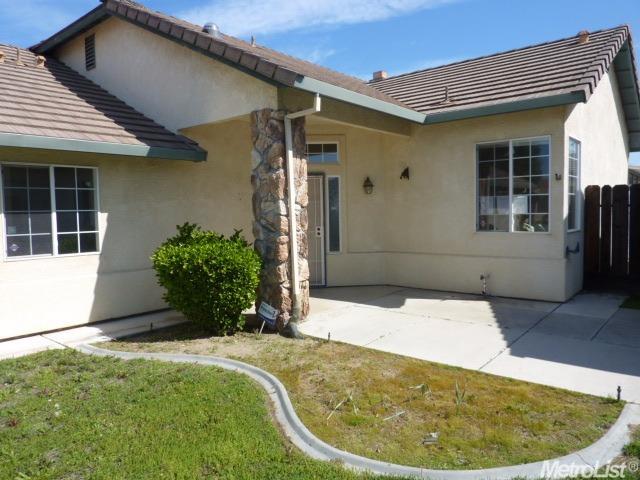 916 S Willow Ave, Manteca, CA 95337 photo 4
