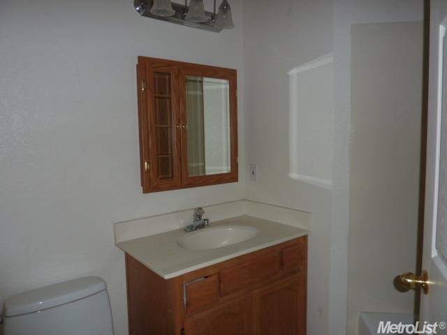 916 S Willow Ave, Manteca, CA 95337 photo 13