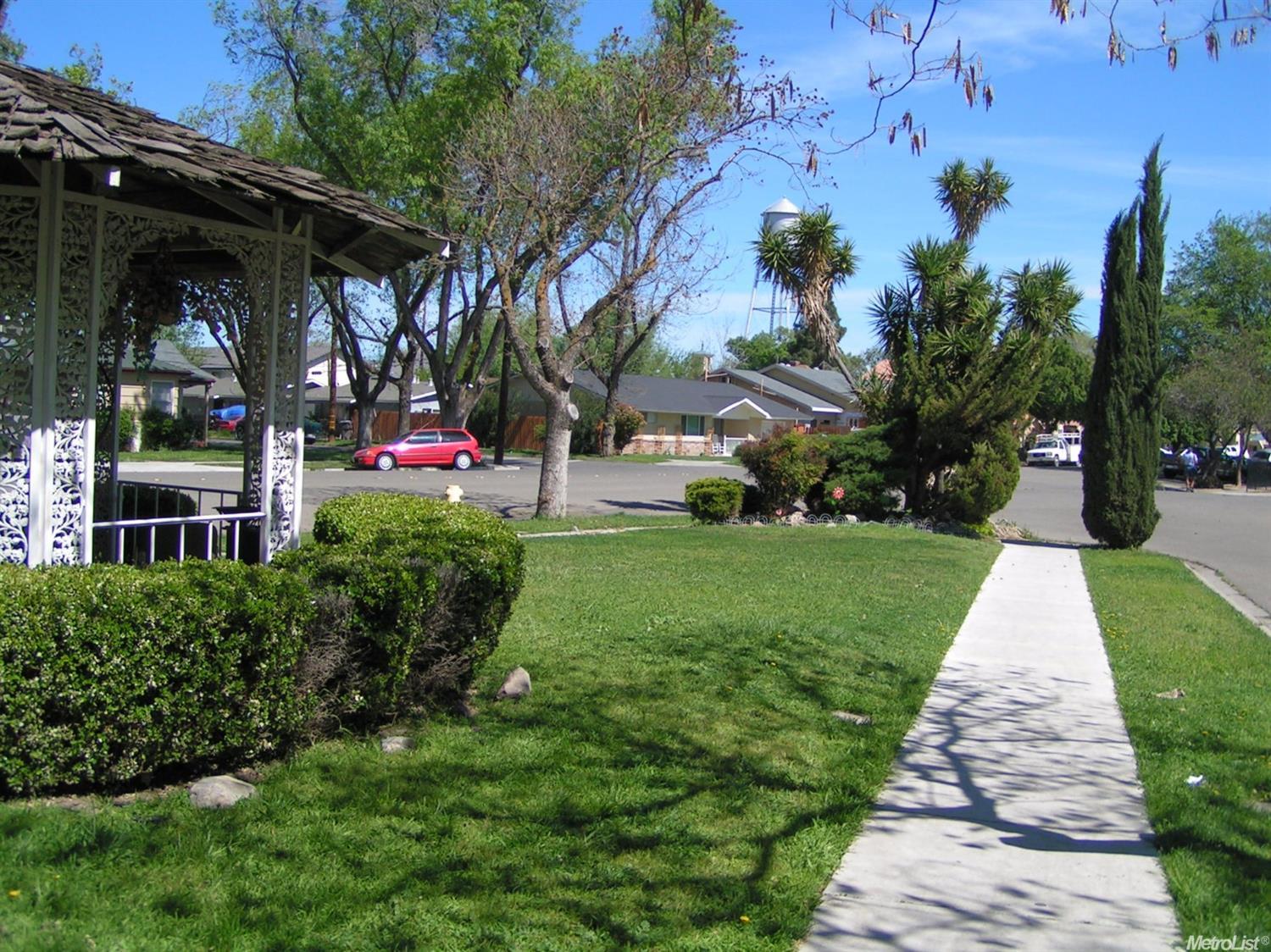 123 E 8th St, Tracy, CA 95376 photo 2