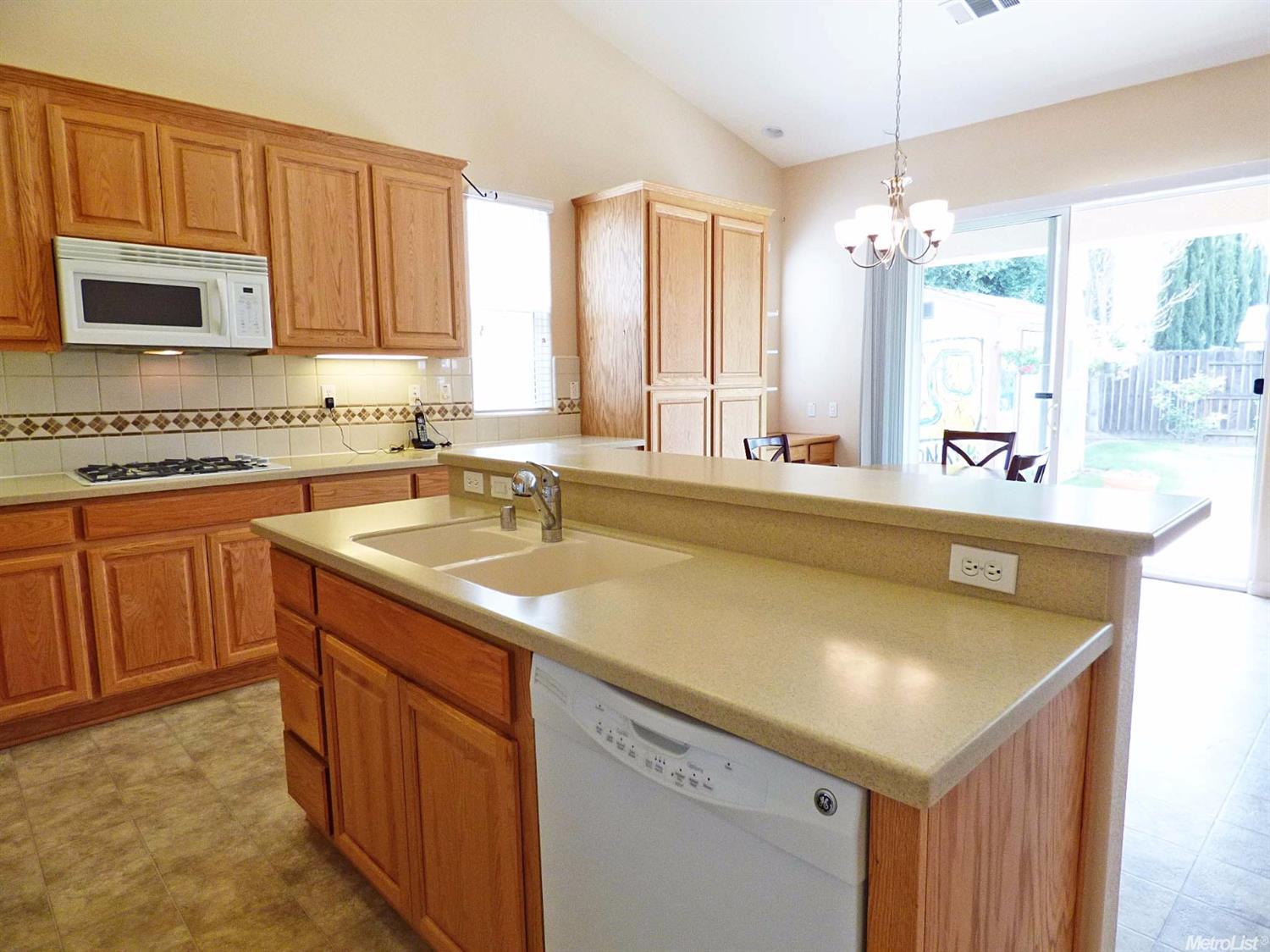 201 Spring Ave, Patterson, CA 95363 photo 2