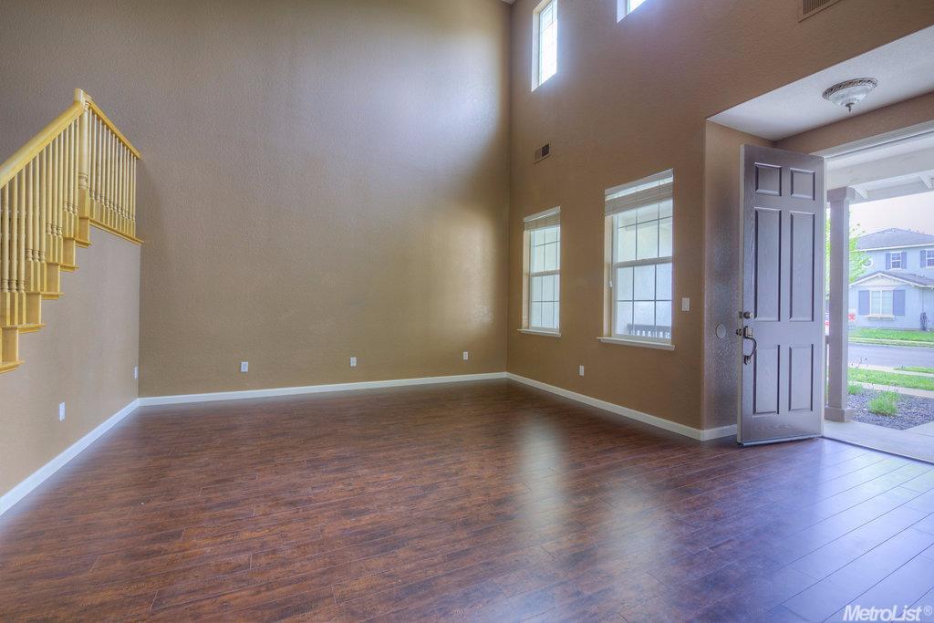 1883 Greenfield Dr, Turlock, CA 95382 photo 3
