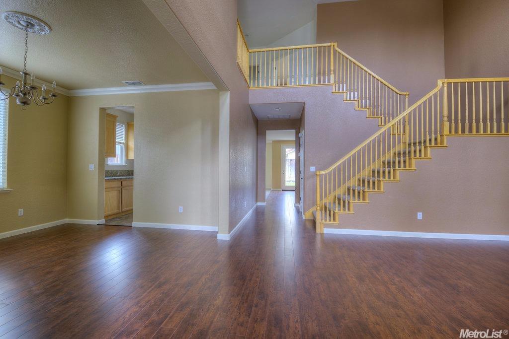 1883 Greenfield Dr, Turlock, CA 95382 photo 4