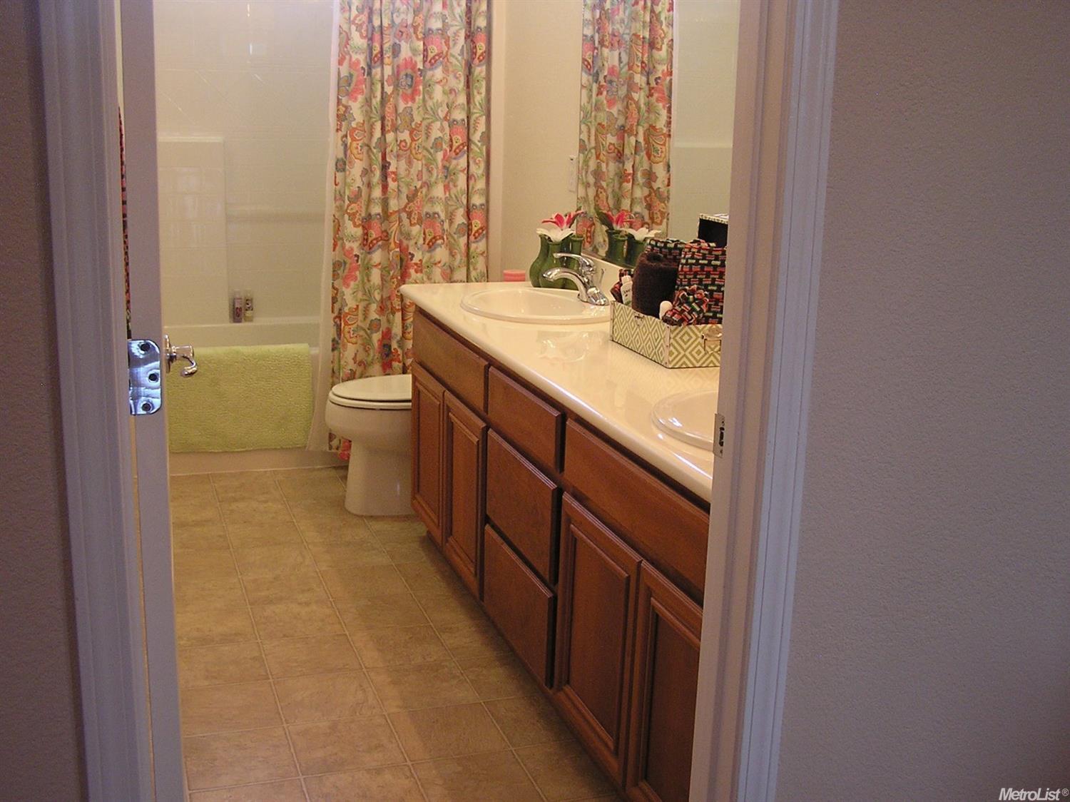 1384 Pyrenees St, Tracy, CA 95304 photo 18