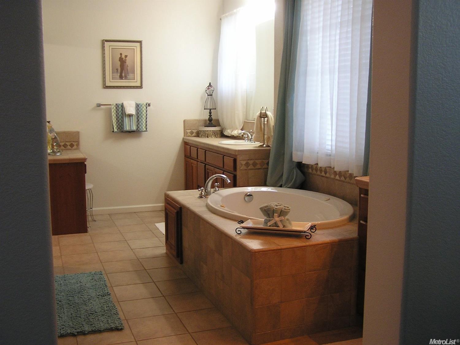 1384 Pyrenees St, Tracy, CA 95304 photo 10