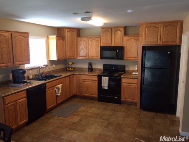1454 Snyder St, Manteca, CA 95336 photo 3