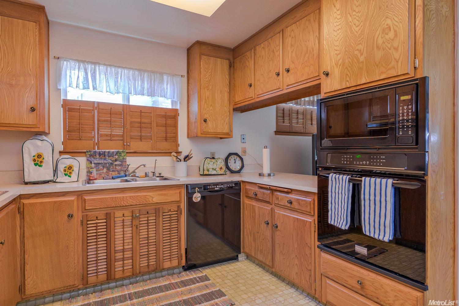 1637 Baywood Ln, Davis, CA 95618 photo 8