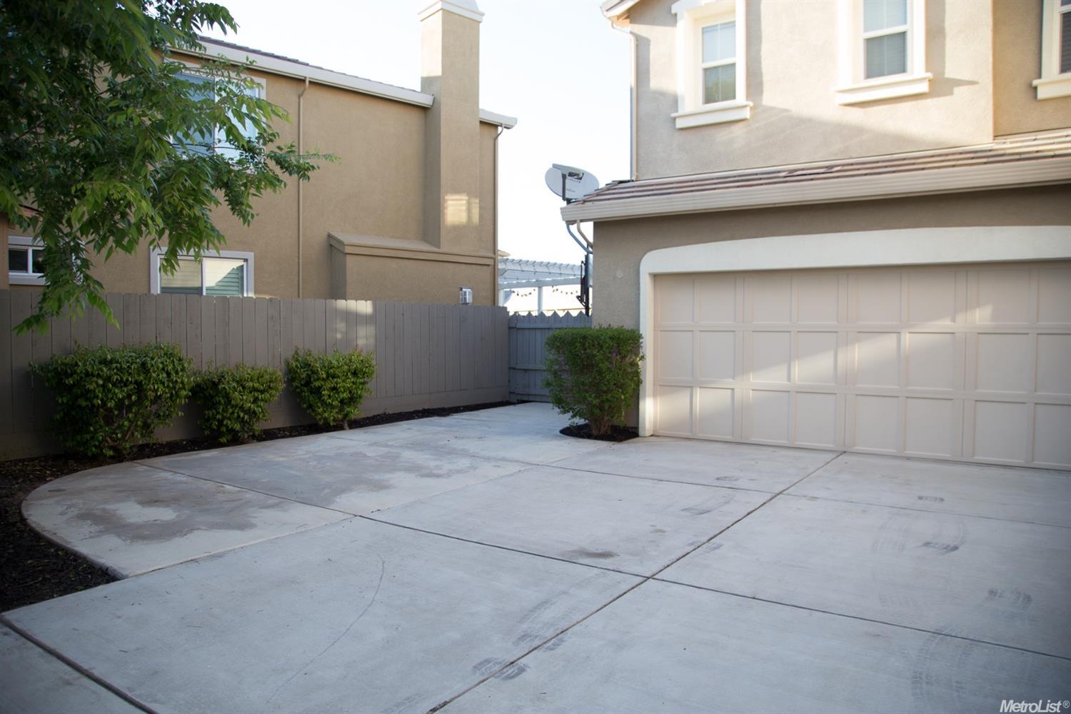 3916 Biltmore Dr, Turlock, CA 95382 photo 3