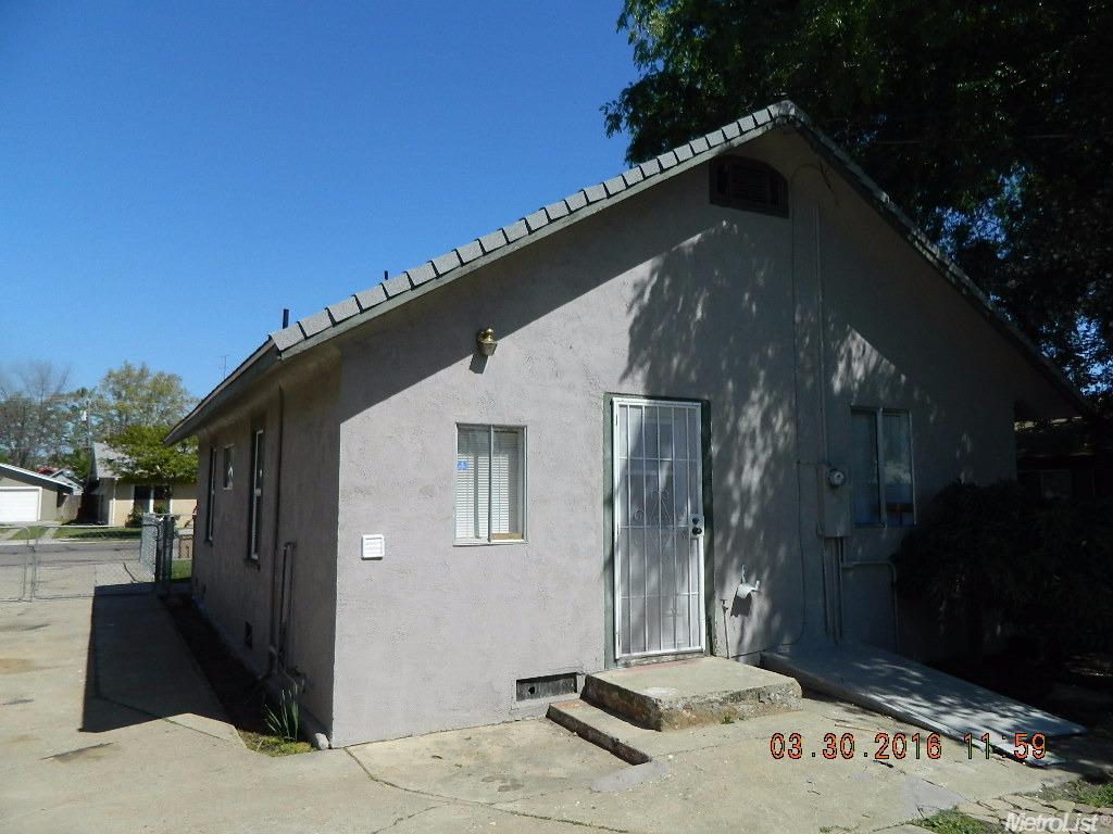 516 E Tokay St, Lodi, CA 95240 photo 5