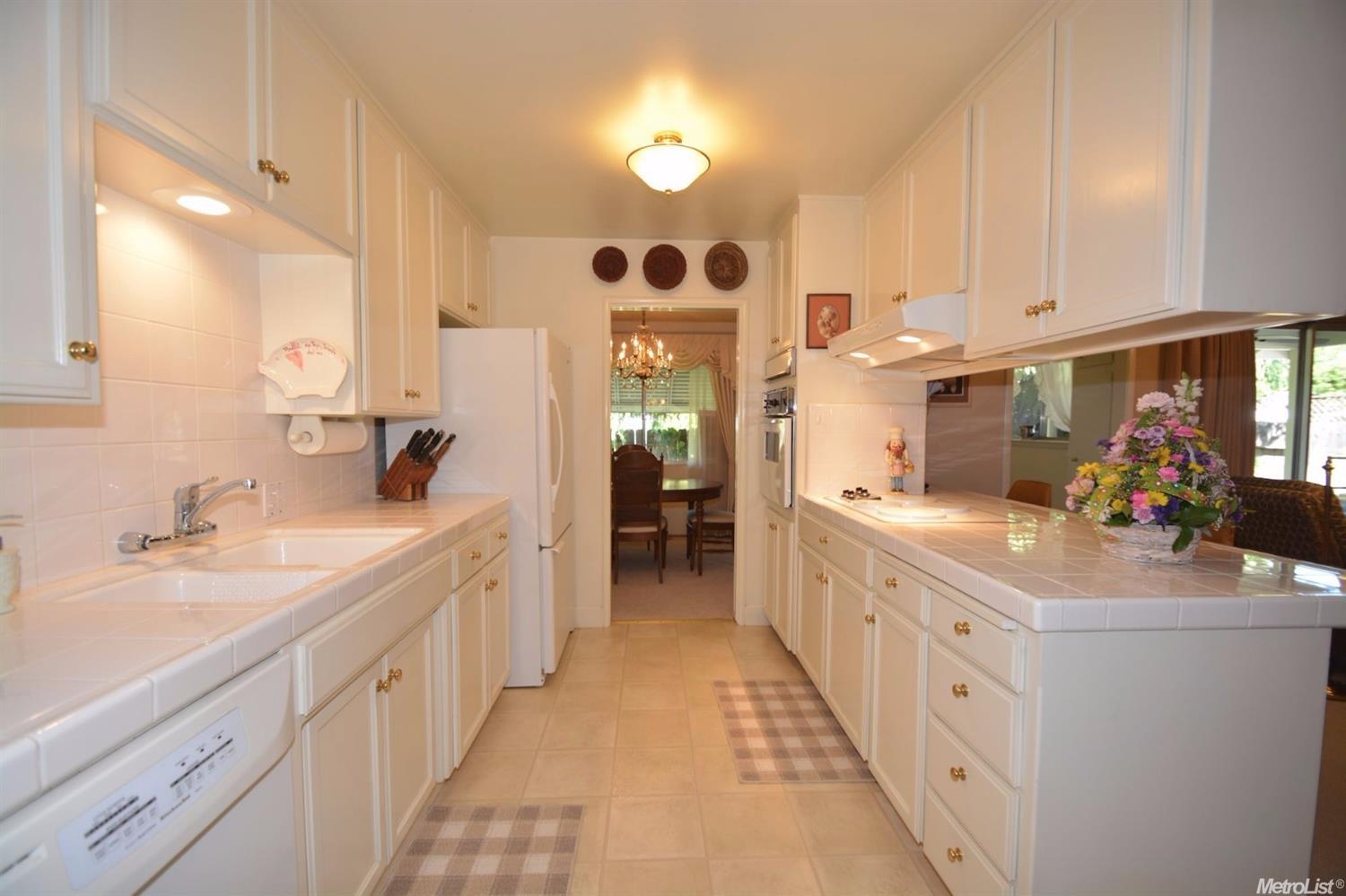 1704 Iris Ct, Modesto, CA 95355 photo 6