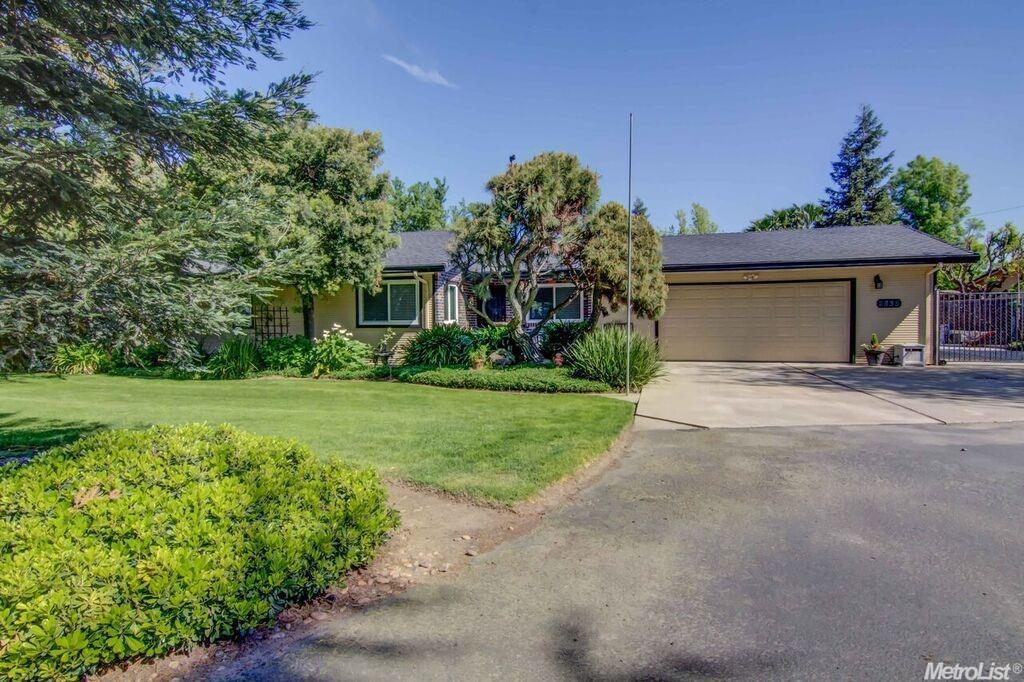2835 E Center St, Acampo, CA 95220 photo 1