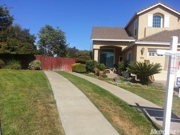 2547 Sequoia St, Lodi, CA 95242 photo 2