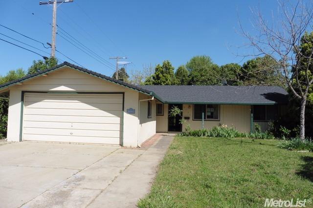 1711 W Pine St, Lodi, CA 95242 photo 1