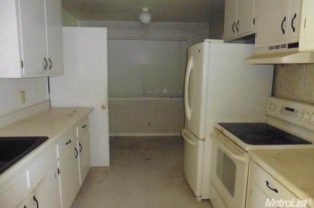 1711 W Pine St, Lodi, CA 95242 photo 2