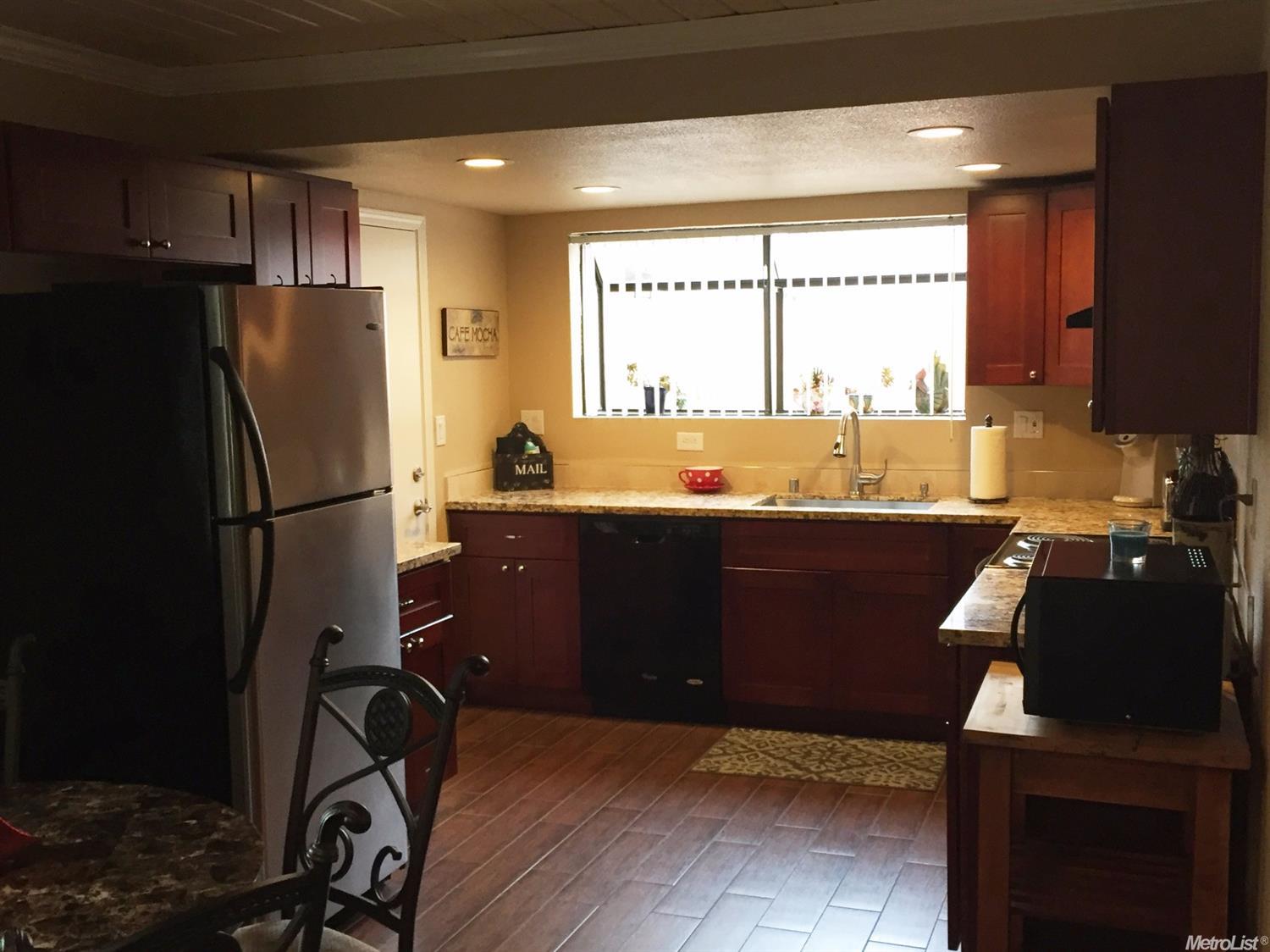 1237 El Vecino Ave, Modesto, CA 95350 photo 9