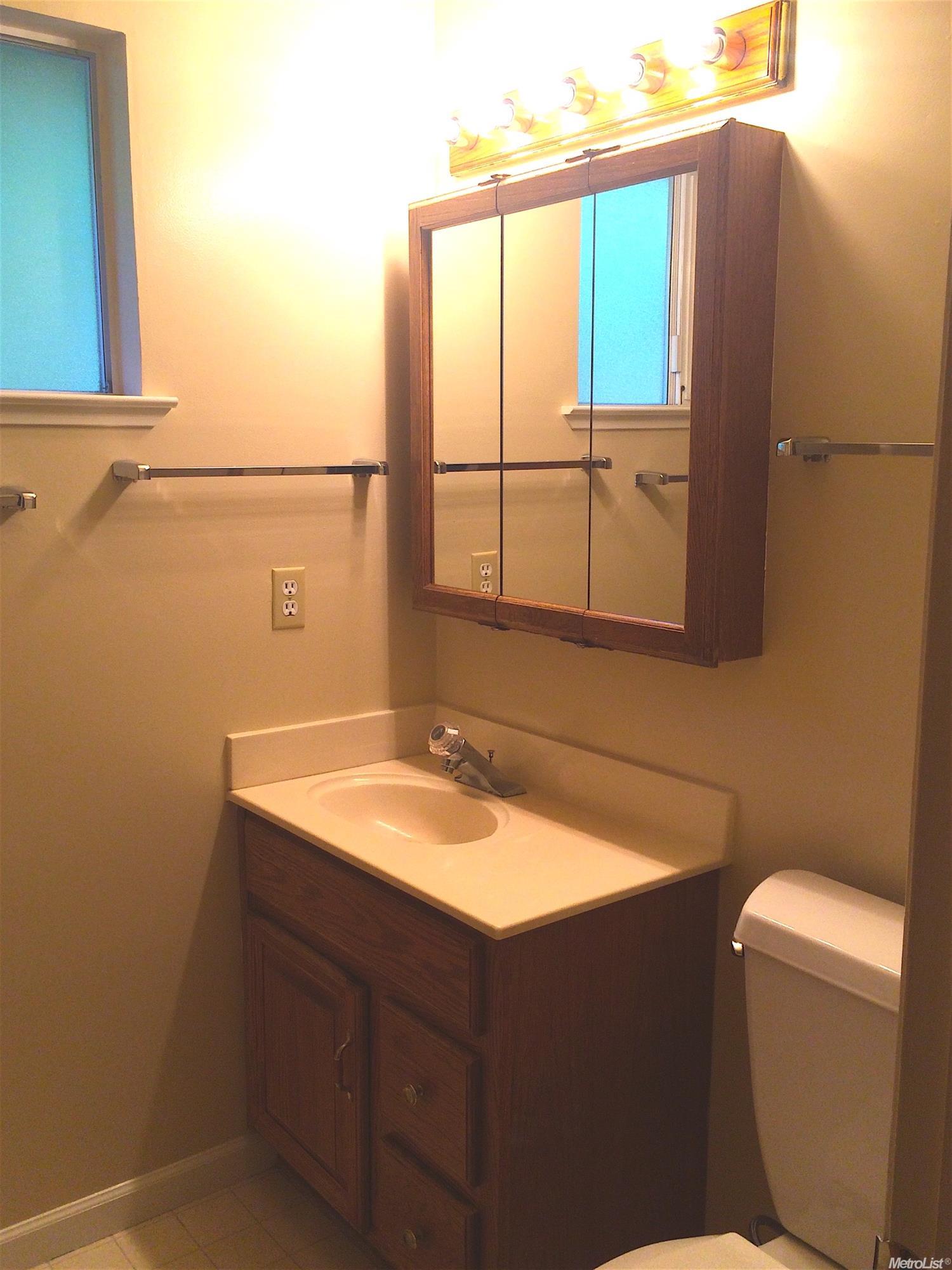 2402 Temple Dr, Davis, CA 95618 photo 9