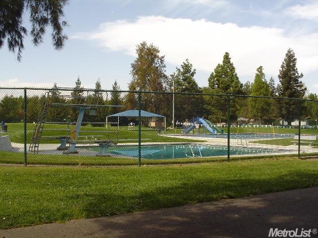 2402 Temple Dr, Davis, CA 95618 photo 14