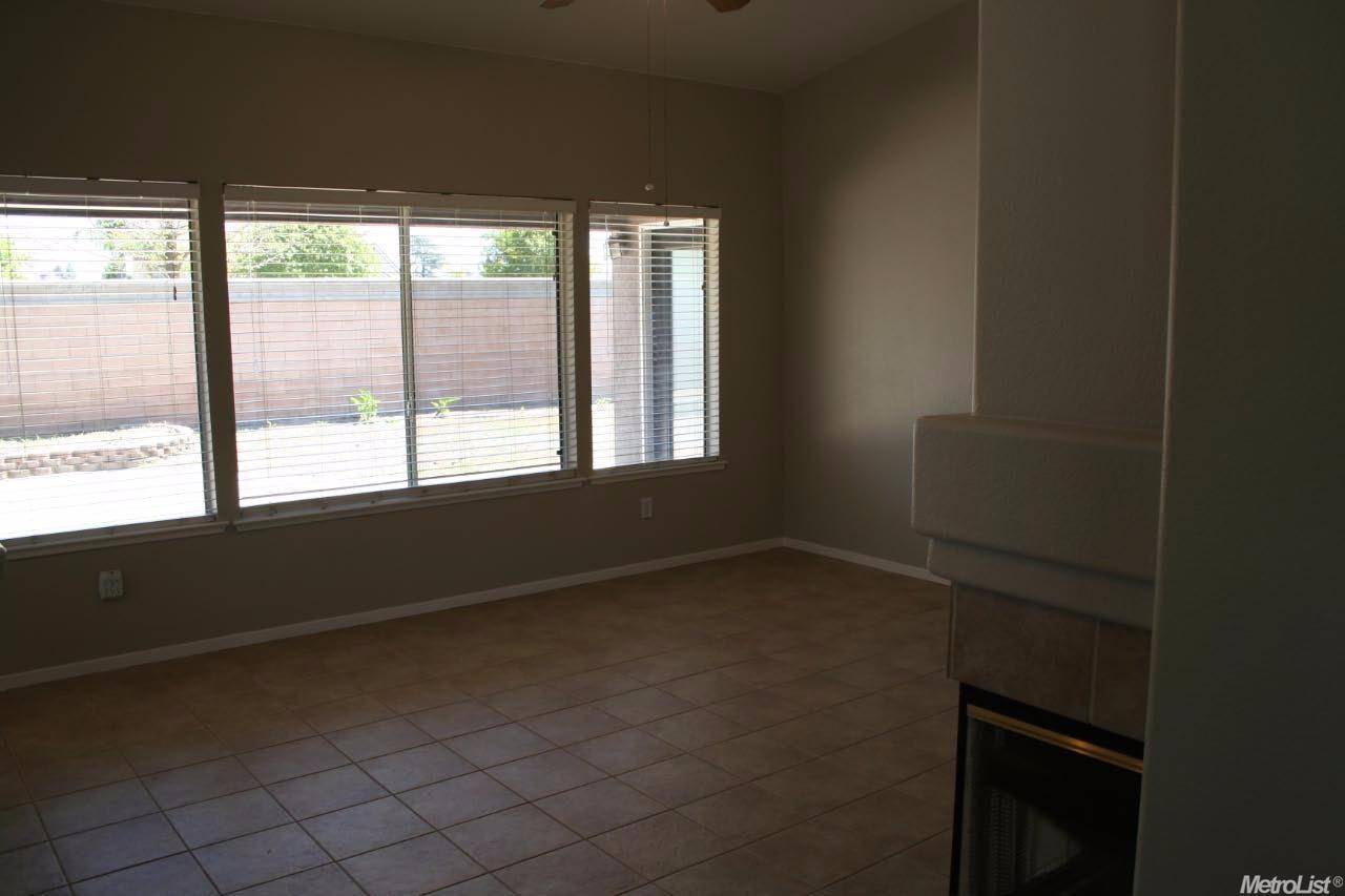 998 Pope Ct, Ripon, CA 95366 photo 9
