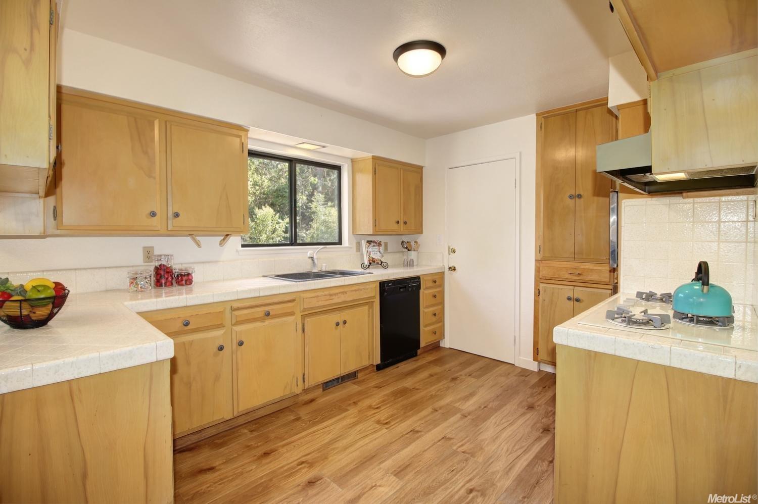 1242 Fordham Dr, Davis, CA 95616 photo 8