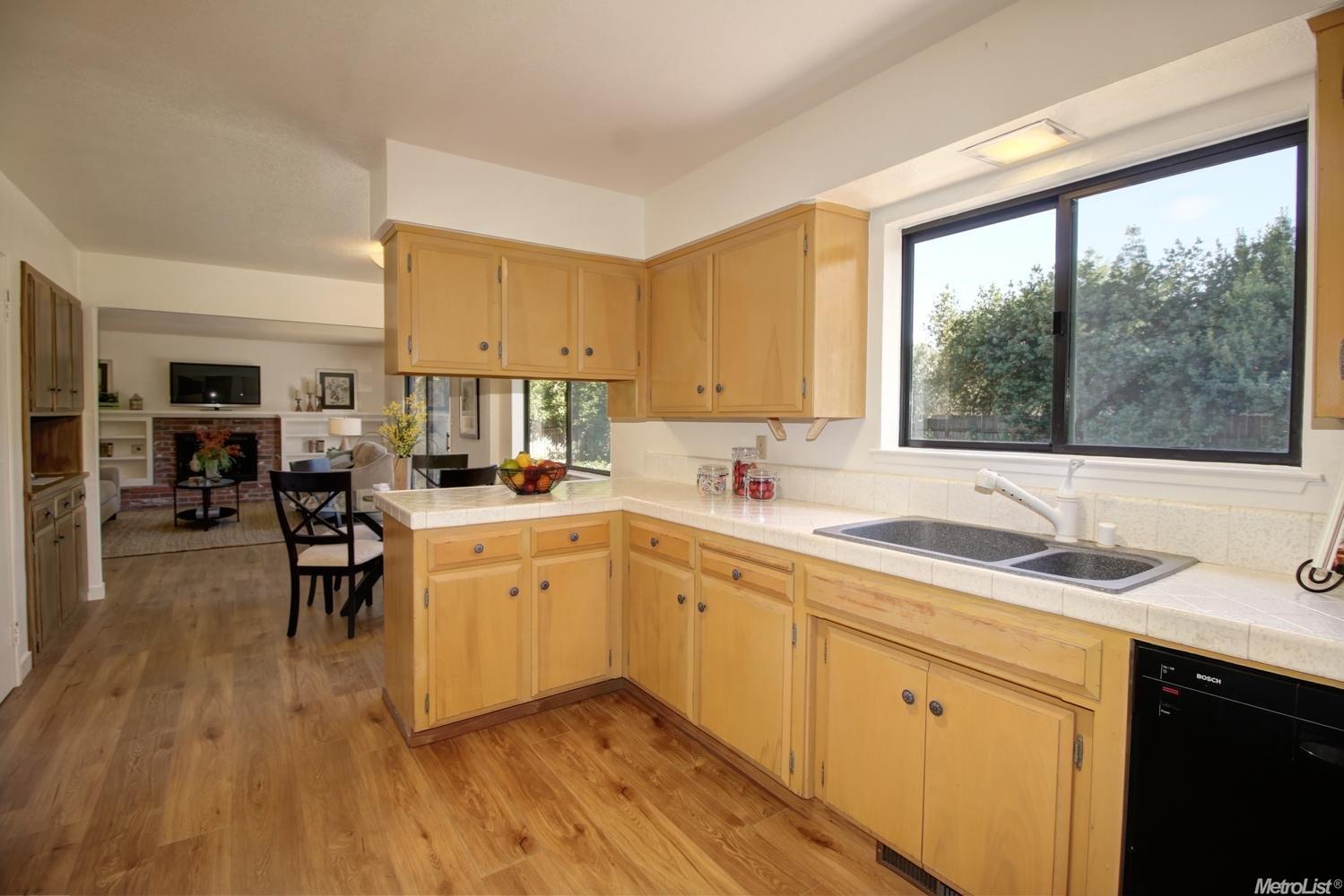 1242 Fordham Dr, Davis, CA 95616 photo 9