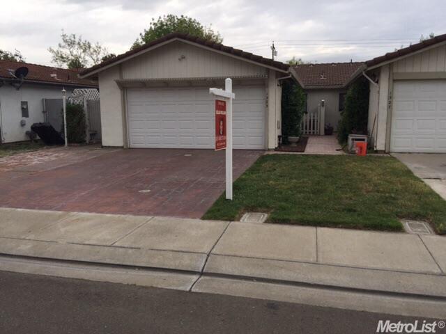 1323 Spruce Ln, Manteca, CA 95336 photo 1