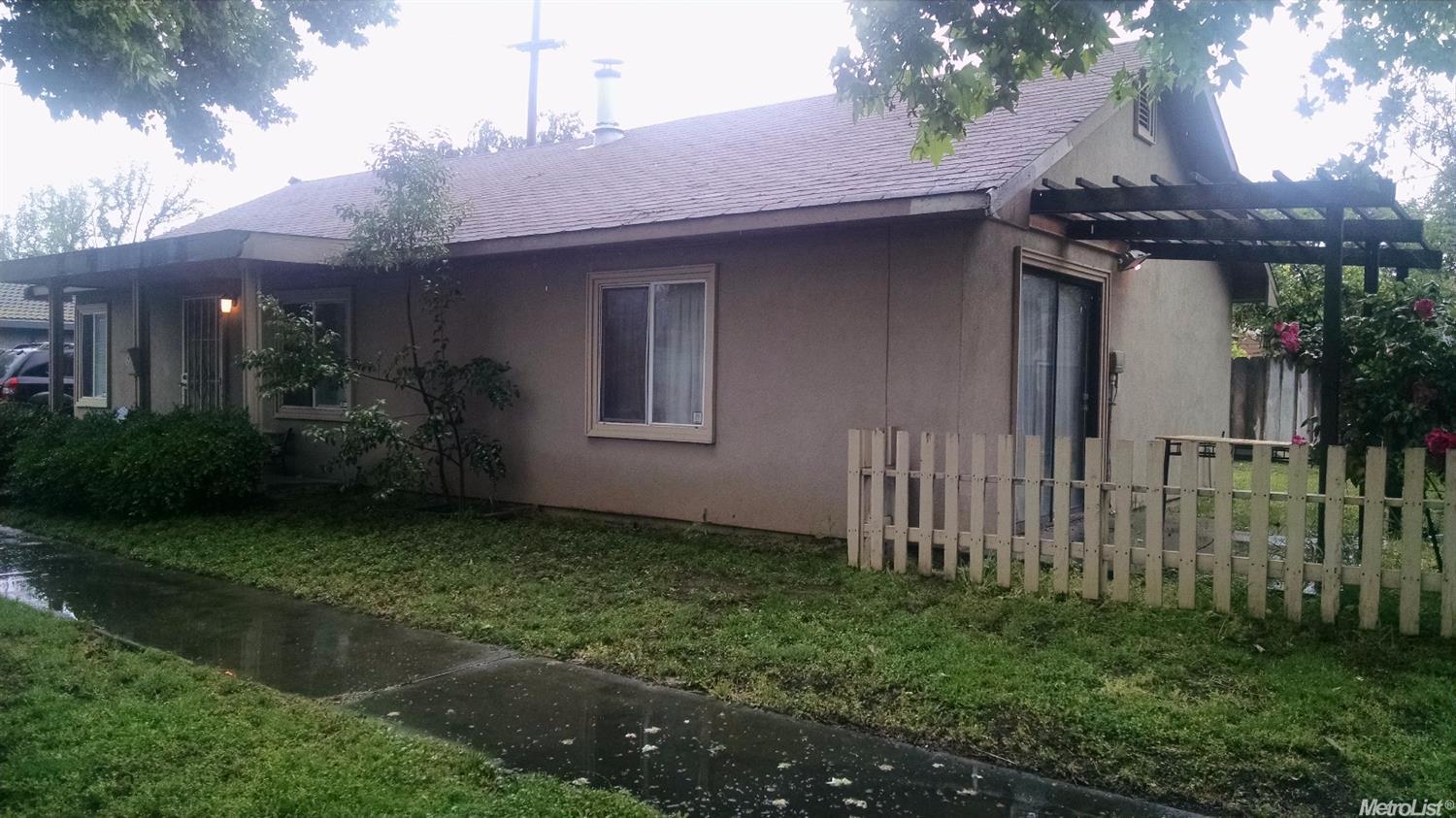 316 Center St, Modesto, CA 95351 photo 2