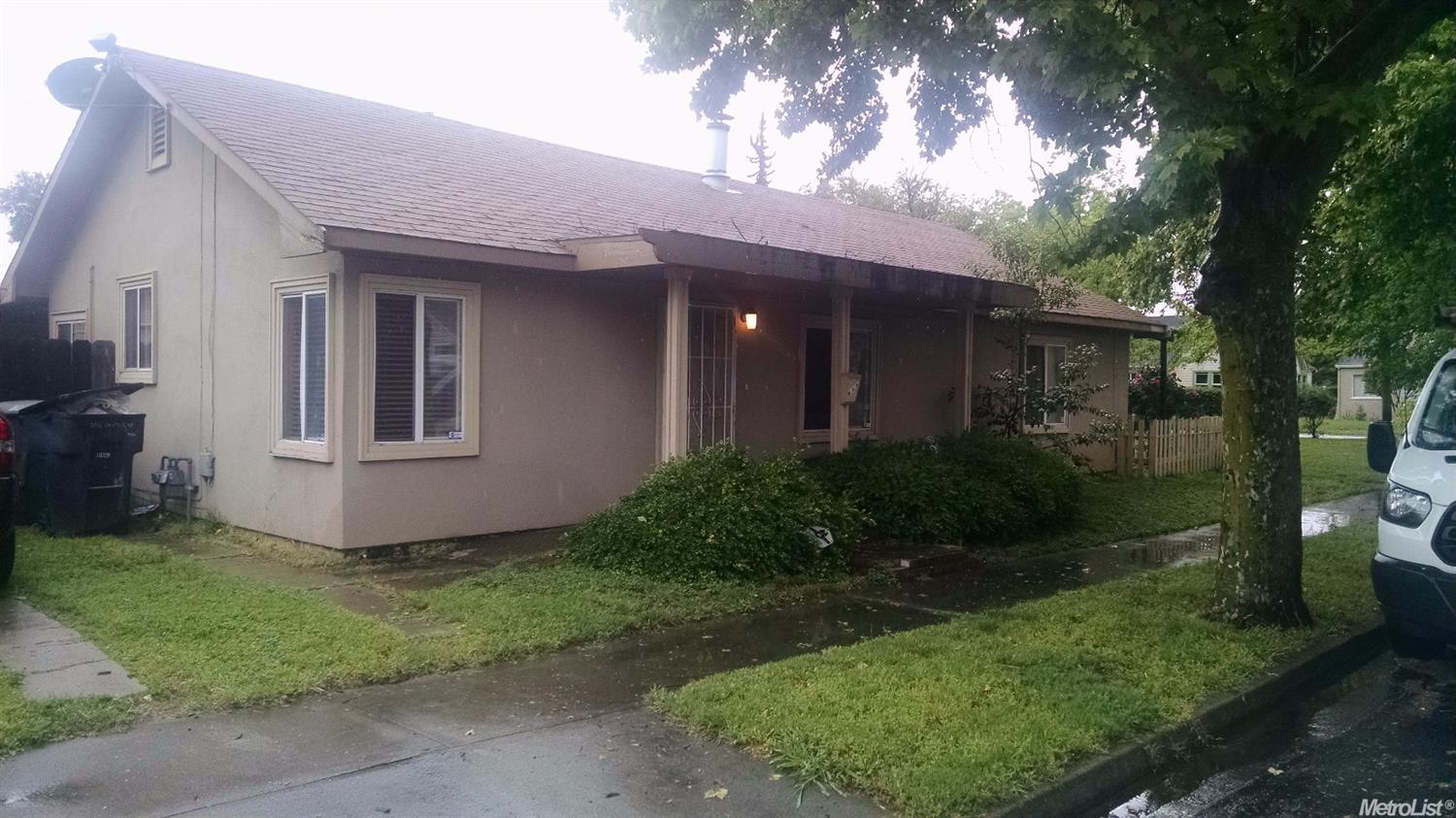 316 Center St, Modesto, CA 95351 photo 3