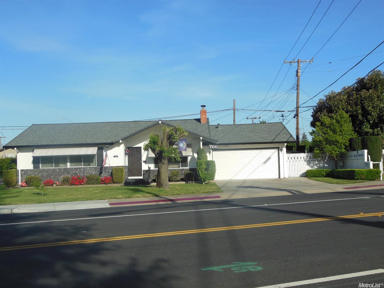 700 N Ham Ln, Lodi, CA 95242 photo 1