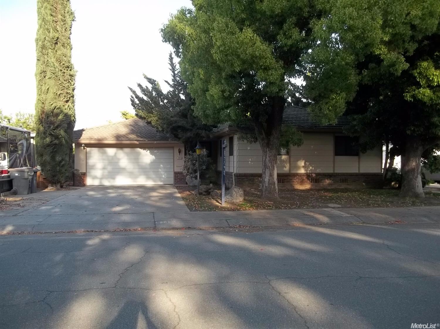 618 N Pacific Ave, Lodi, CA 95242 photo 2