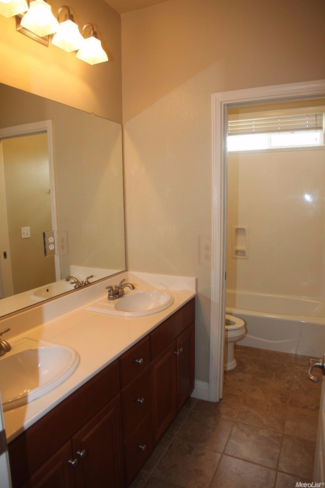 2076 Katnich Ln, Lodi, CA 95242 photo 12