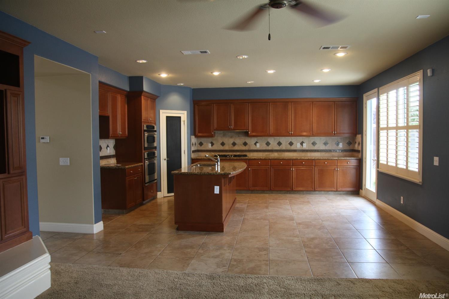 2076 Katnich Ln, Lodi, CA 95242 photo 2