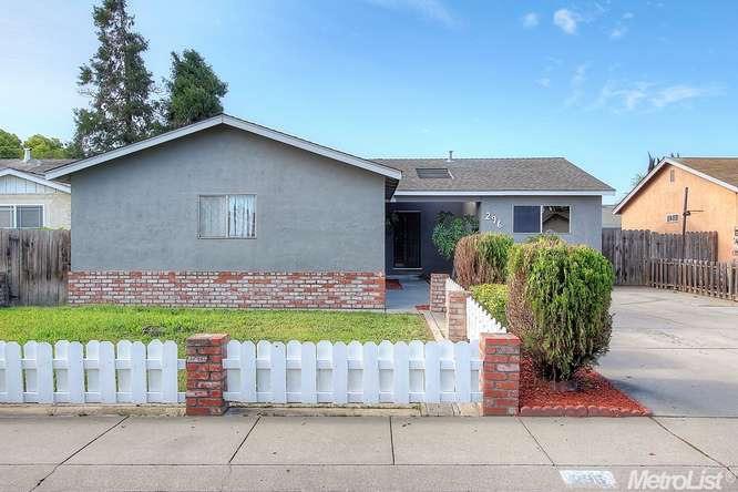 296 Marty Dr, Manteca, CA 95336 photo 2