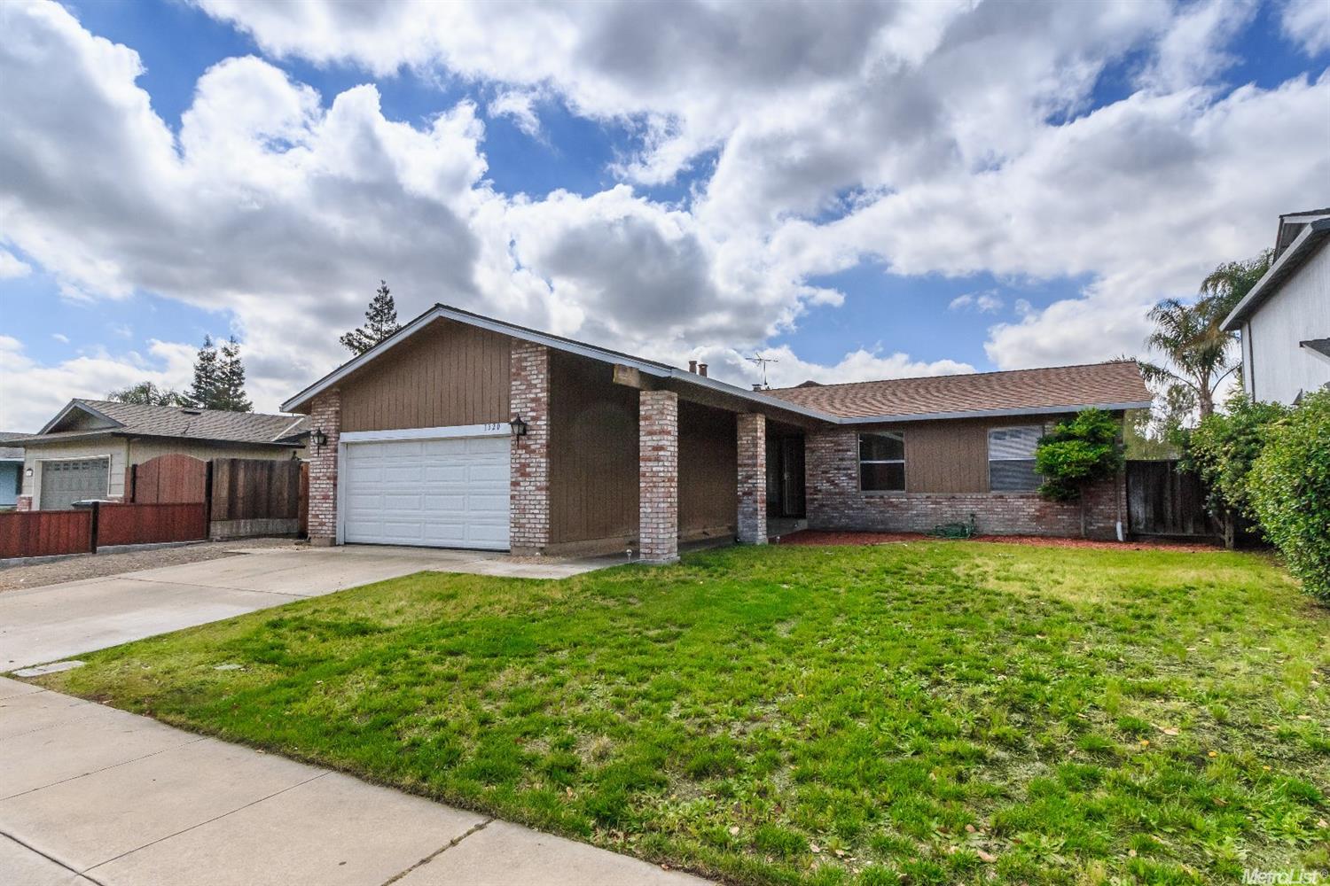 1320 Sprague St, Manteca, CA 95336 photo 2