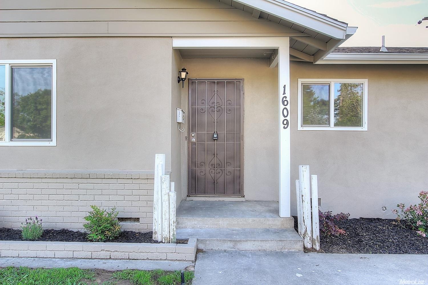 1609 Ascot Dr, Modesto, CA 95350 photo 3