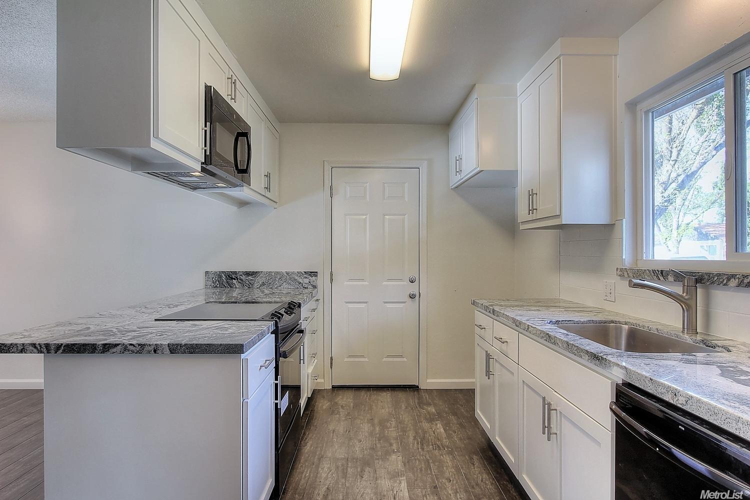 1609 Ascot Dr, Modesto, CA 95350 photo 4