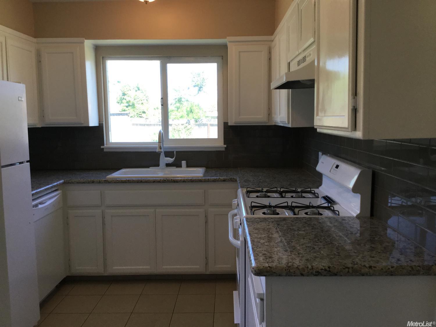 825 Elm Ave, Modesto, CA 95351 photo 2