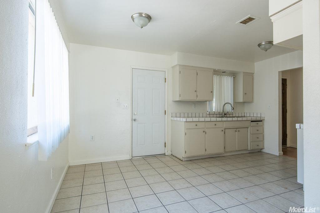 1013 Mock Ave, Modesto, CA 95351 photo 3