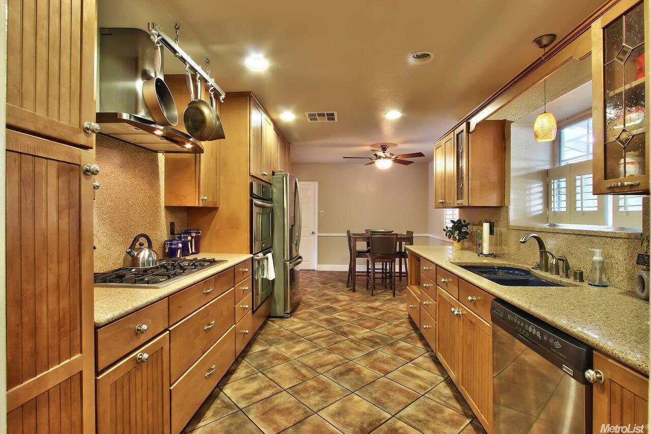 4312 Glenridge Dr, Carmichael, CA 95608 photo 3