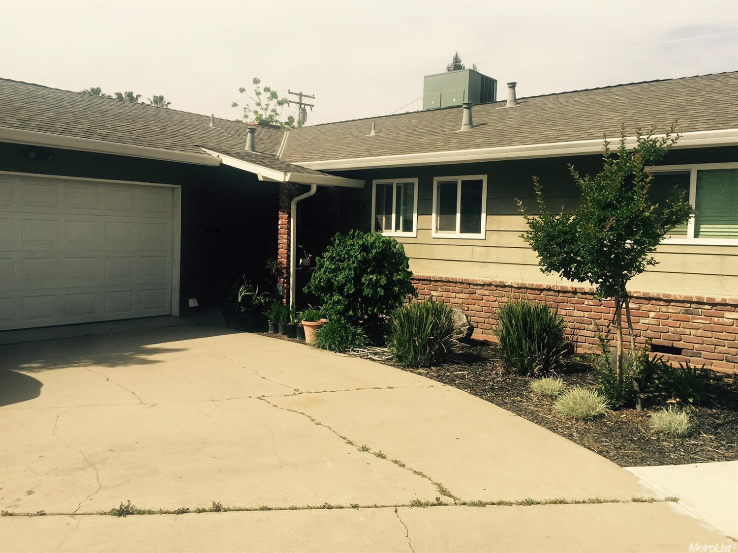2317 Newport Dr, Modesto, CA 95350 photo 1