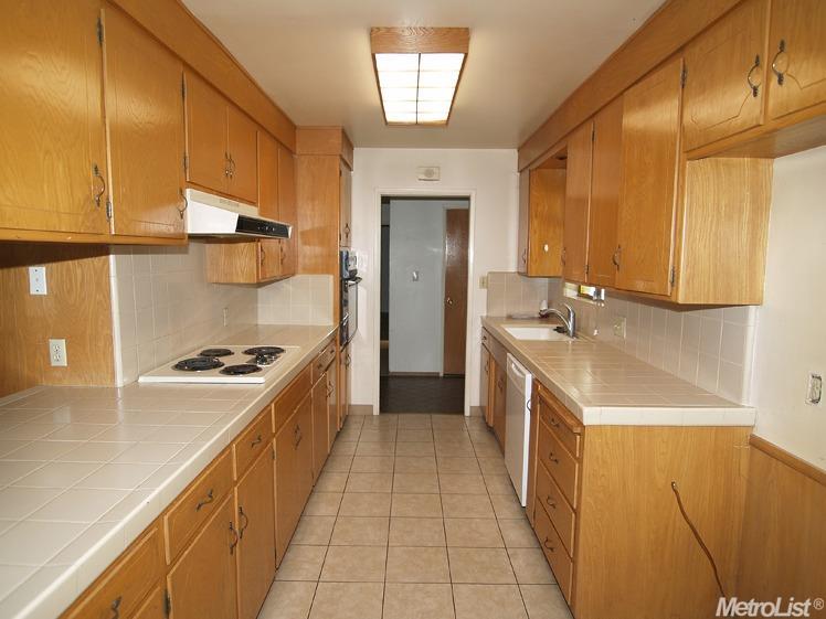 2807 Warwick Ln, Modesto, CA 95350 photo 13
