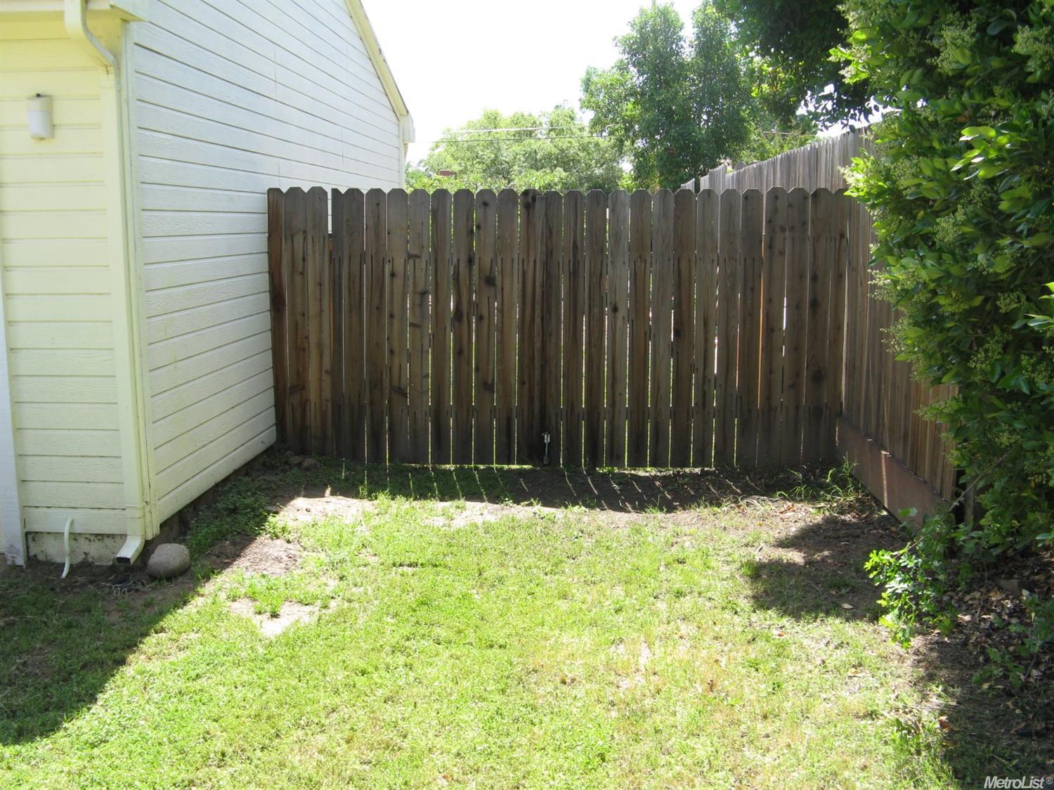 8280 Wightman Ave, Fair Oaks, CA 95628 photo 2