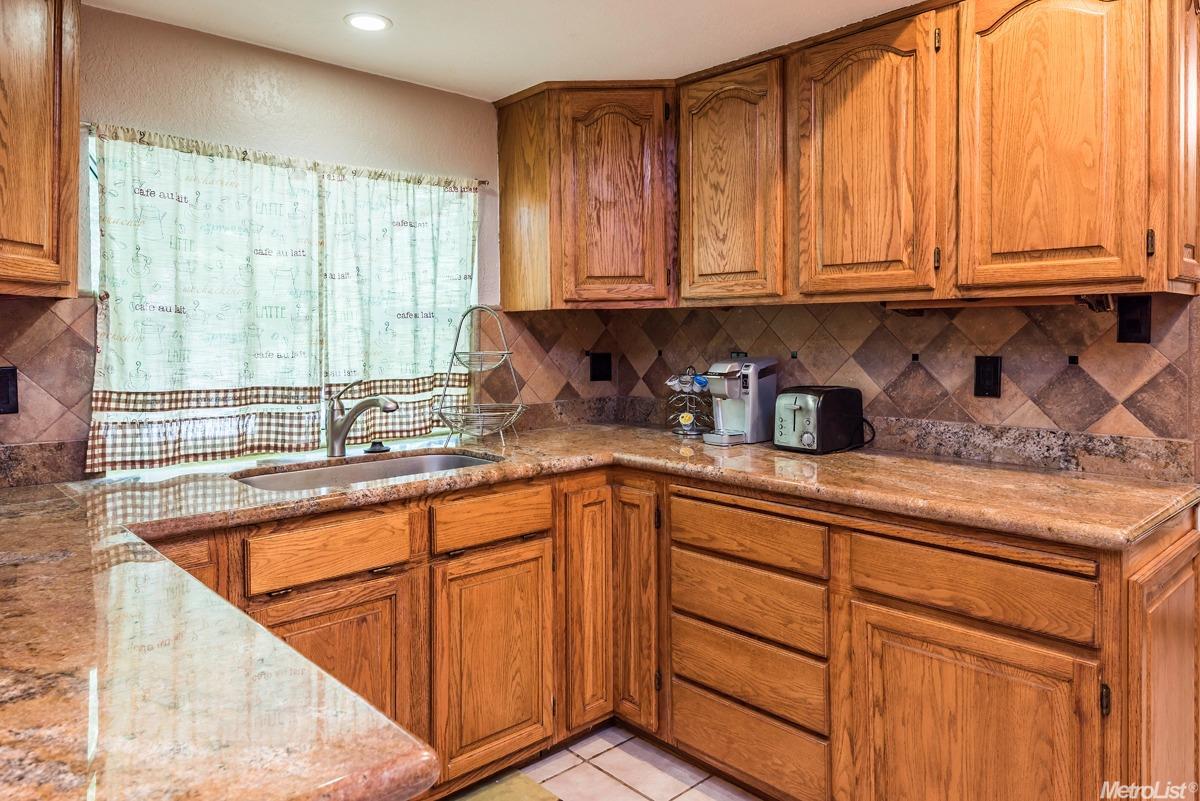3925 Garfield Ave, Carmichael, CA 95608 photo 9