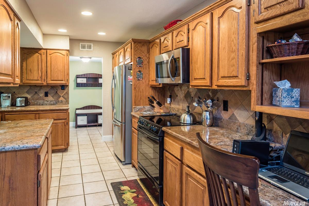 3925 Garfield Ave, Carmichael, CA 95608 photo 8