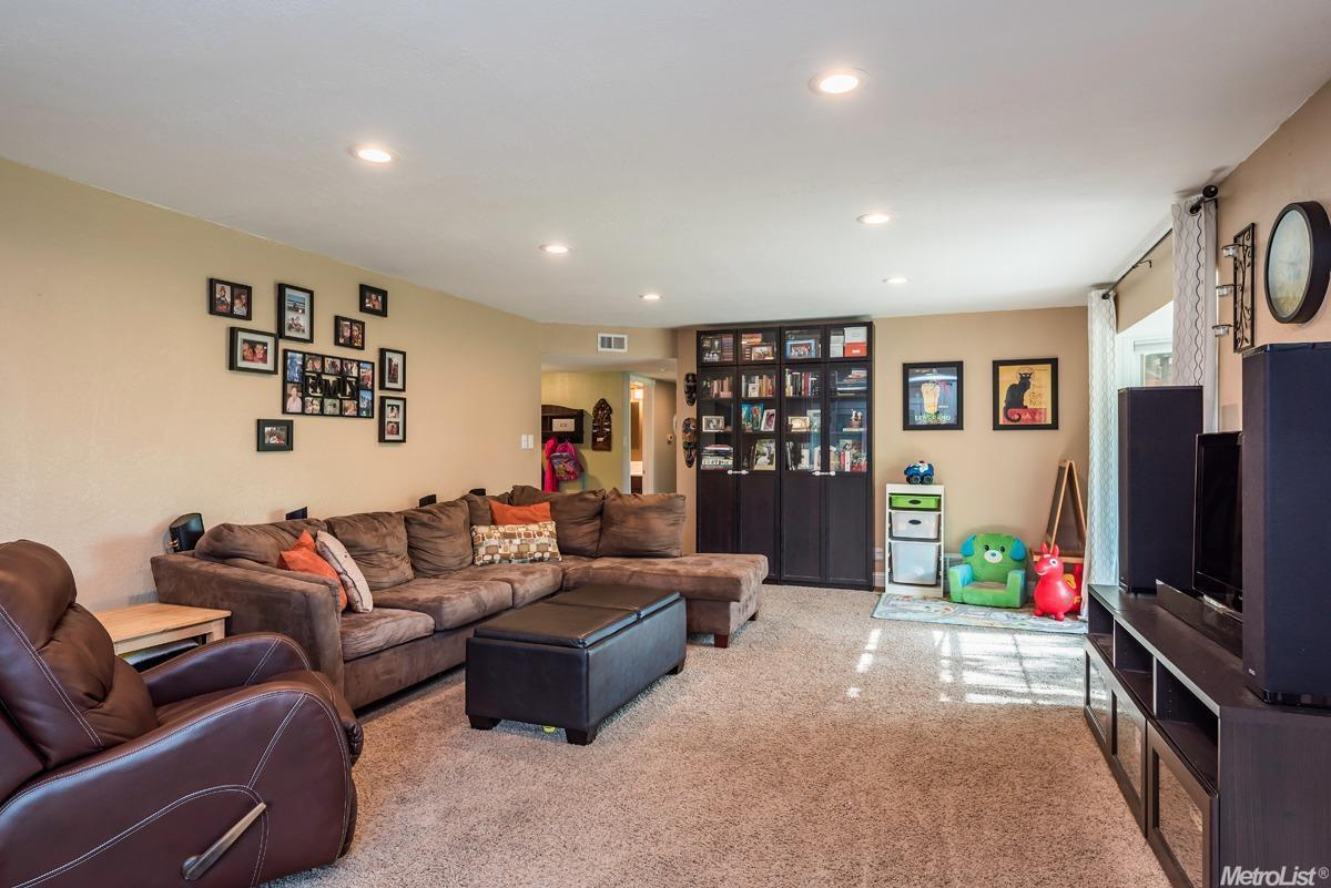 3925 Garfield Ave, Carmichael, CA 95608 photo 6