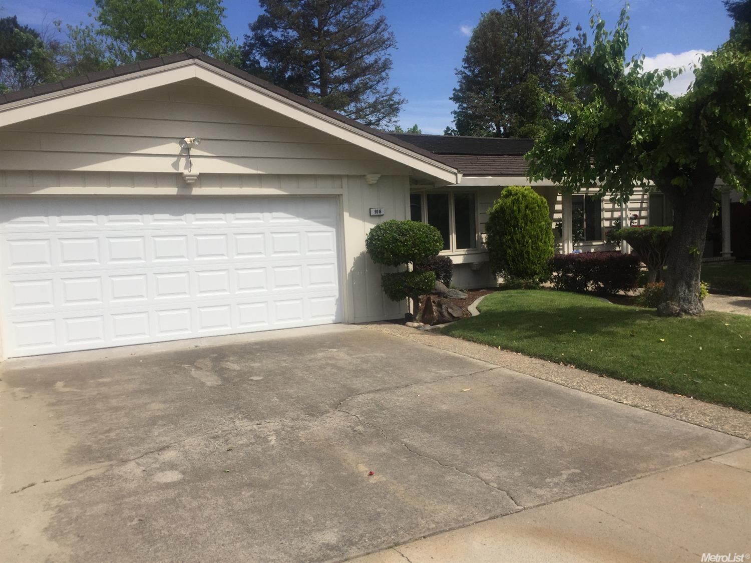 916 Foxcroft Ln, Modesto, CA 95355 photo 2
