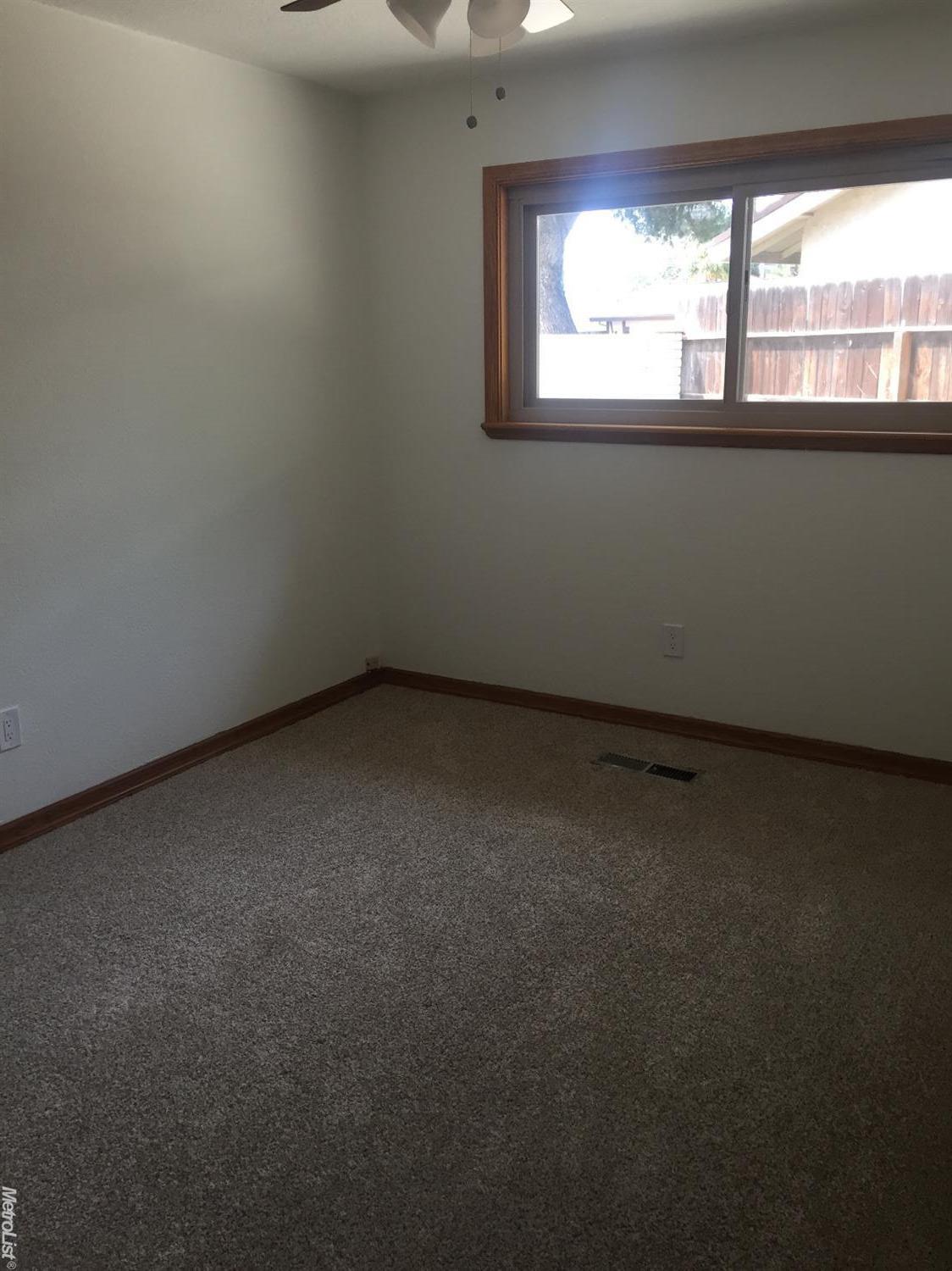 916 Foxcroft Ln, Modesto, CA 95355 photo 15