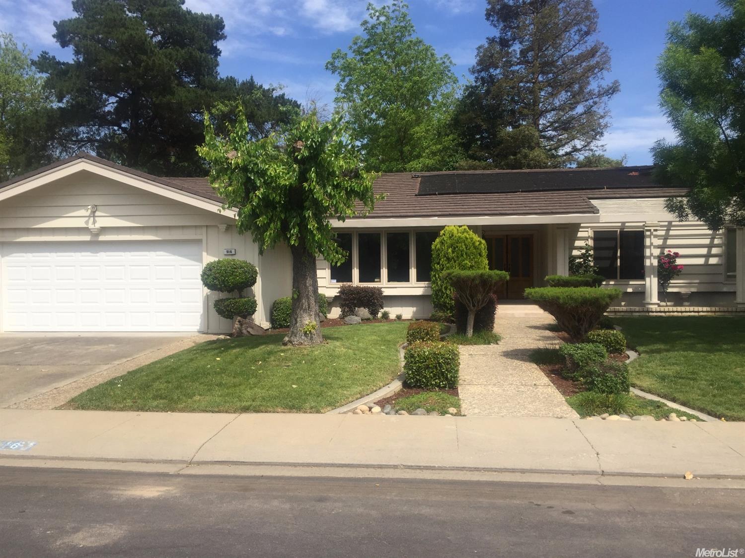 916 Foxcroft Ln, Modesto, CA 95355 photo 1
